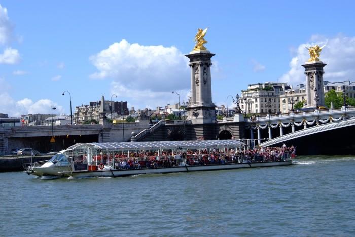 Promenade en bateau à Paris