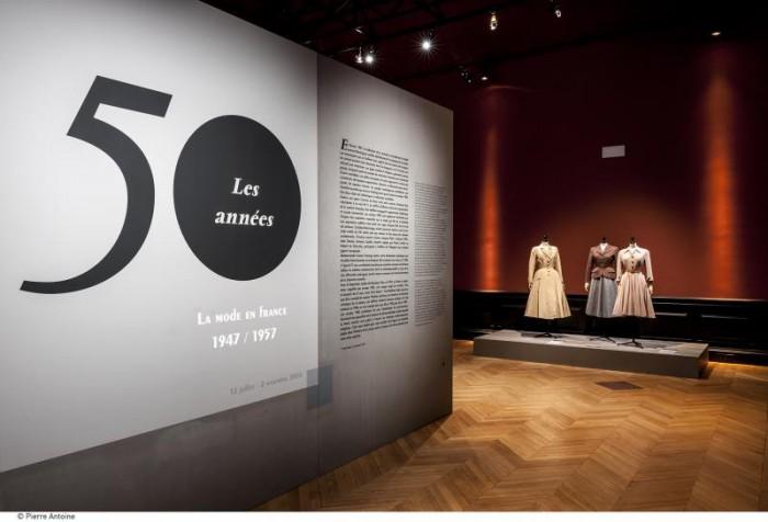 Exposition 'Les Années 50' au Musée de la Mode de Paris