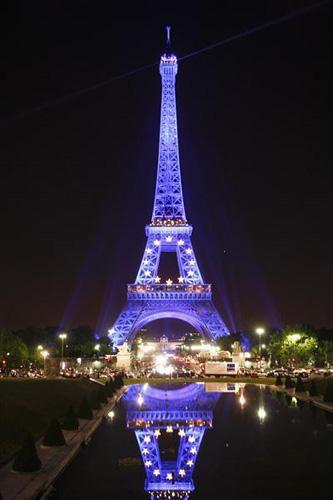 La Tour Eiffel bleue