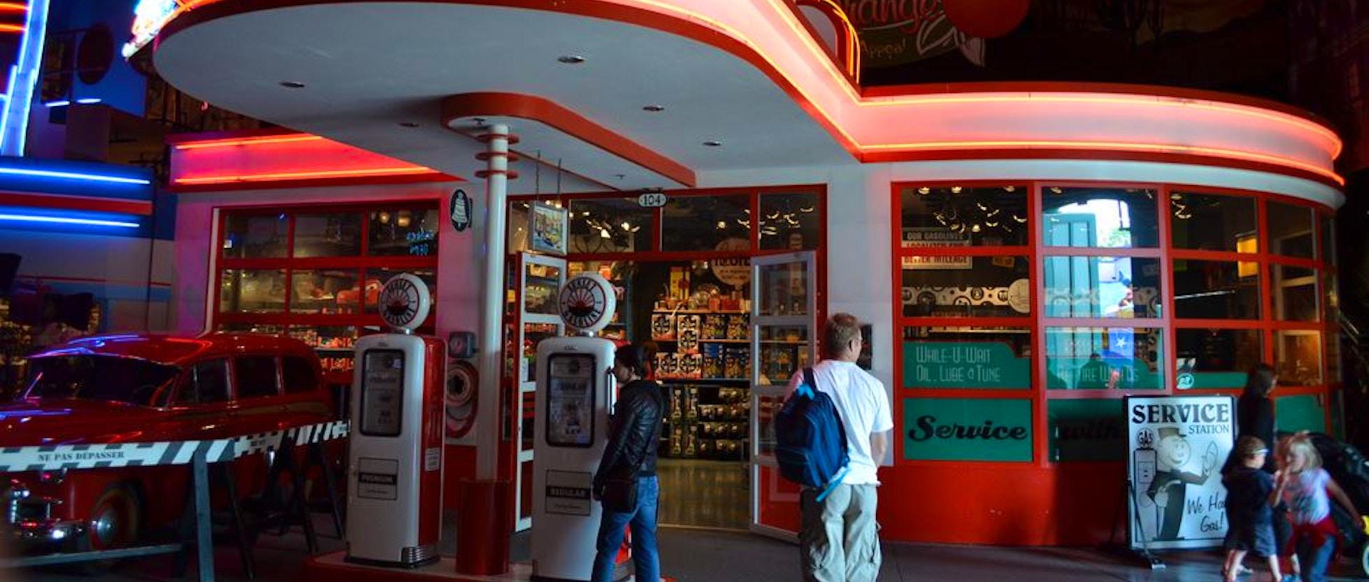Disney Studio 1 : Une promenade vintage le long du Sunset Boulevard