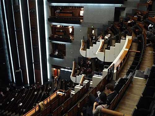 Performance hall of the Opera Bastille. Photo by Sérgio T. Gonçalves