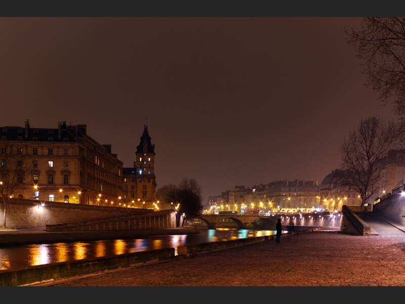 Face au quai des Orfèvres, à Paris